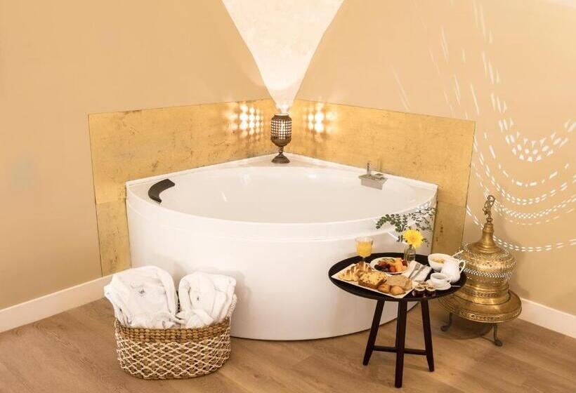 سوئیت با وان آب گرم, Caruso Place Boutique & Wellness Suites