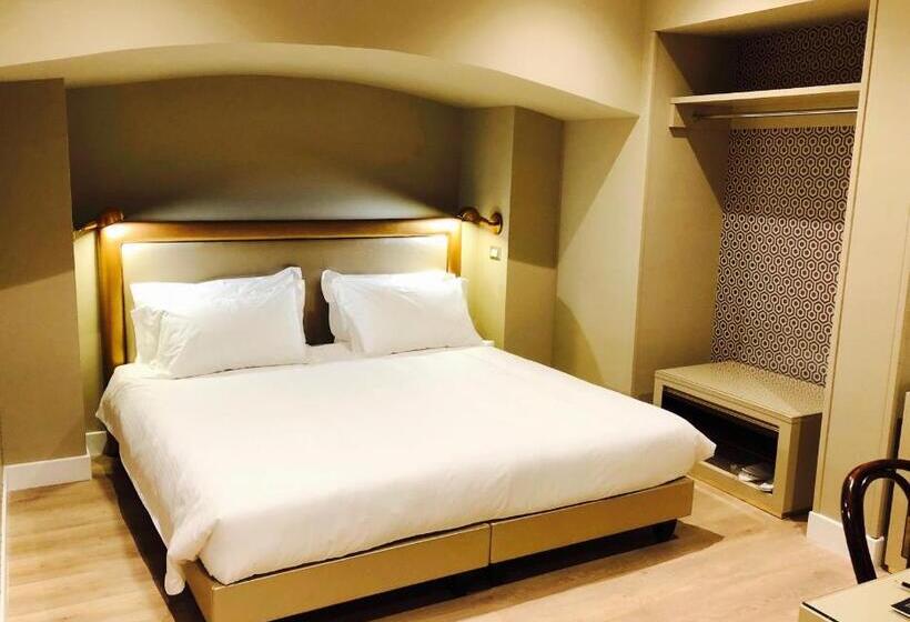 اتاق لوکس سه تخته, Caruso Place Boutique & Wellness Suites