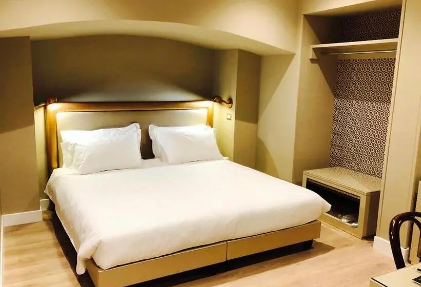 اتاق لوکس سه تخته, Caruso Place Boutique & Wellness Suites