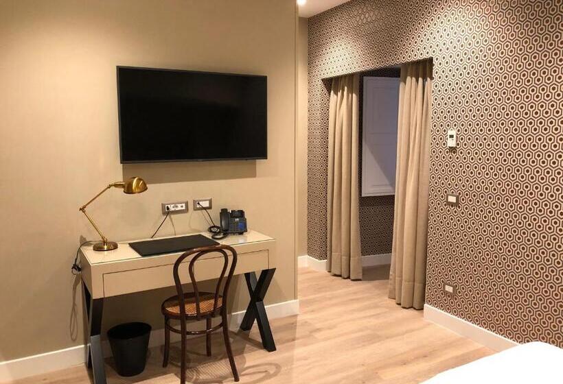 اتاق لوکس سه تخته, Caruso Place Boutique & Wellness Suites