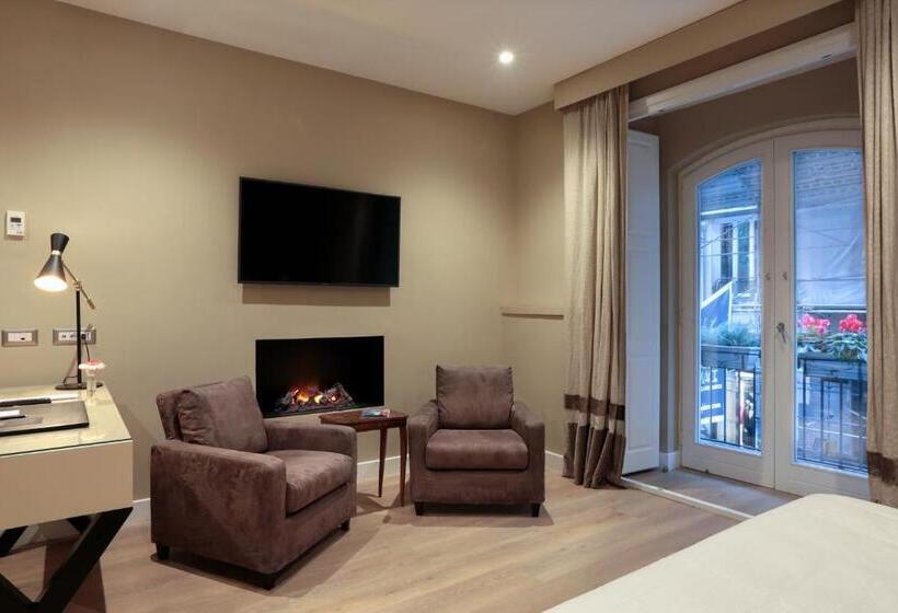 سوئیت با بالکن, Caruso Place Boutique & Wellness Suites