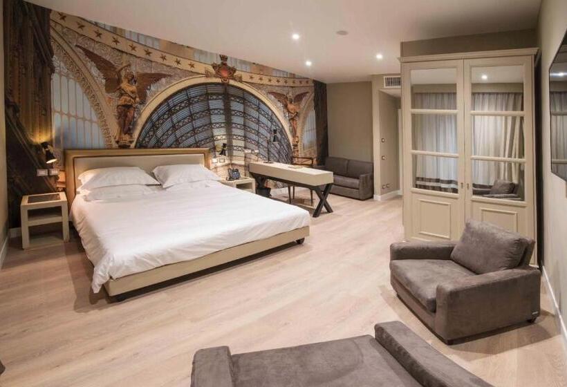 سوئیت با بالکن, Caruso Place Boutique & Wellness Suites