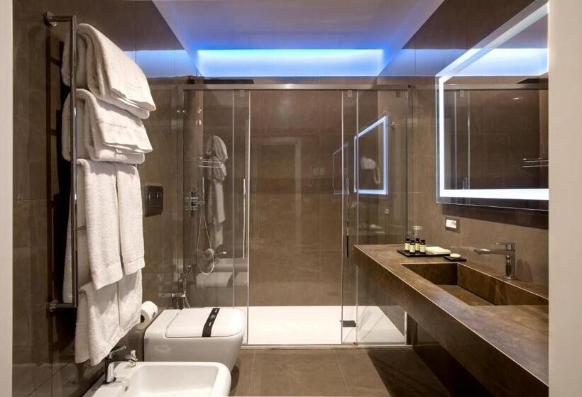 سوئیت با بالکن, Caruso Place Boutique & Wellness Suites