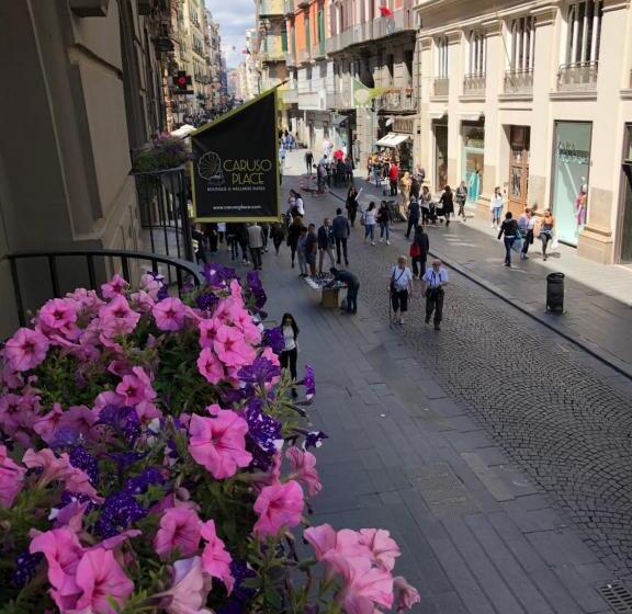 سوئیت با بالکن, Caruso Place Boutique & Wellness Suites