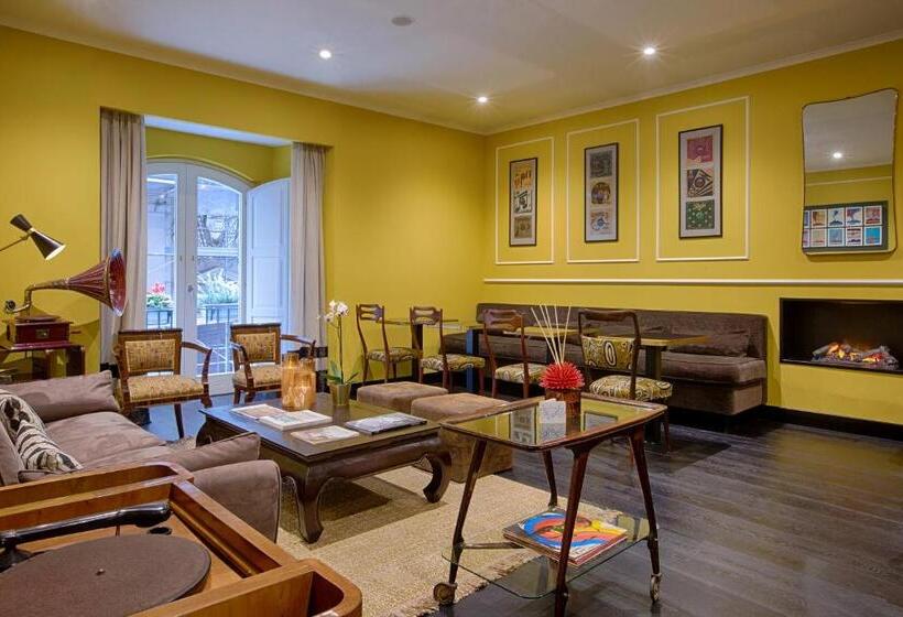 سوئیت با بالکن, Caruso Place Boutique & Wellness Suites