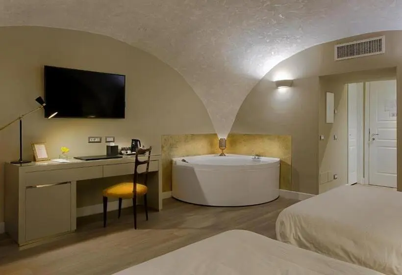 سوئیت با وان آب گرم, Caruso Place Boutique & Wellness Suites