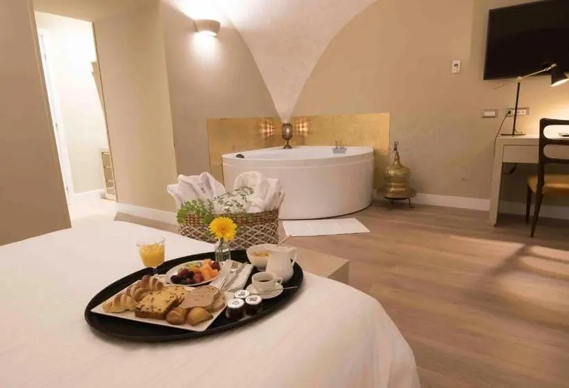 سوئیت با وان آب گرم, Caruso Place Boutique & Wellness Suites
