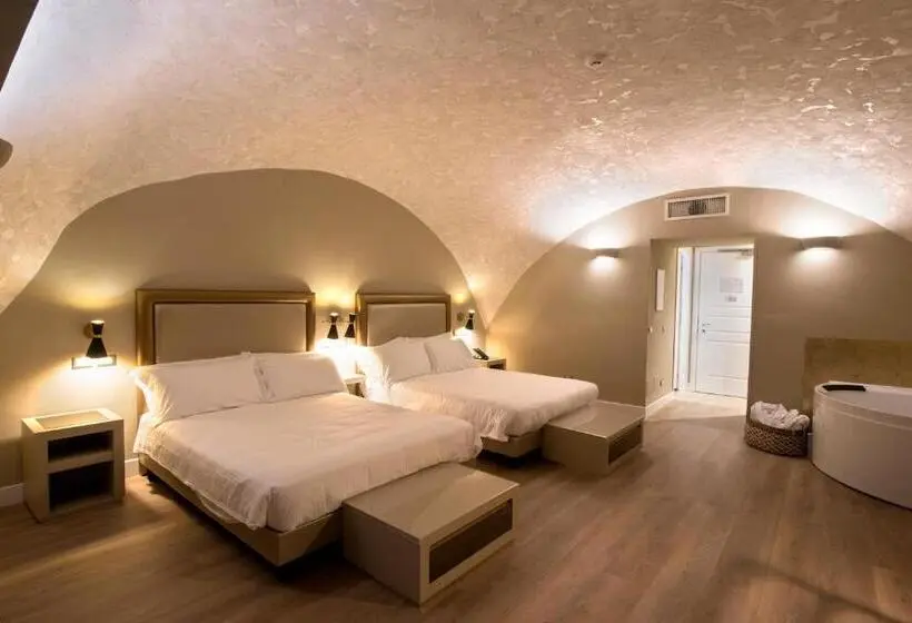 سوئیت با وان آب گرم, Caruso Place Boutique & Wellness Suites