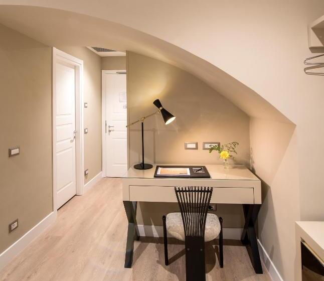 سوئیت با وان آب گرم, Caruso Place Boutique & Wellness Suites