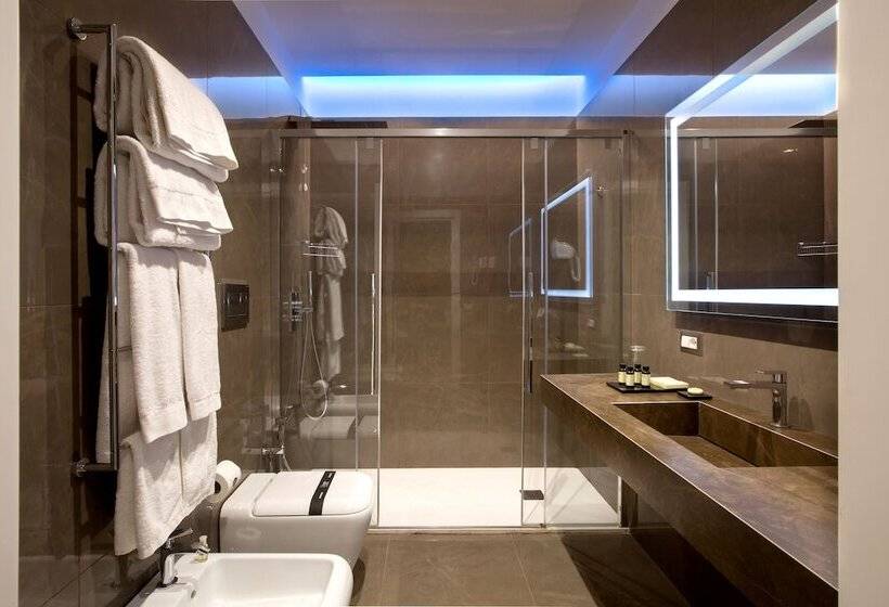 سوئیت با بالکن, Caruso Place Boutique & Wellness Suites