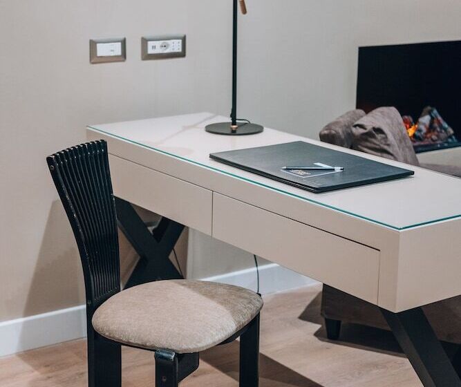 سوئیت با بالکن, Caruso Place Boutique & Wellness Suites