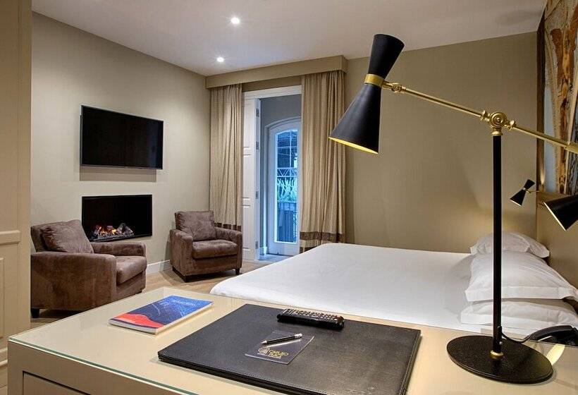 سوئیت با بالکن, Caruso Place Boutique & Wellness Suites