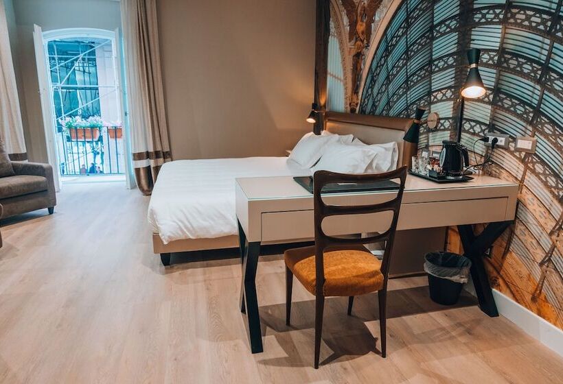 سوئیت با بالکن, Caruso Place Boutique & Wellness Suites