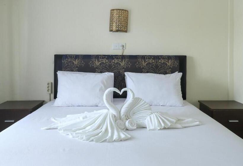 Номер Deluxe, City Garden Bali Dwipa Hotel, Kuta