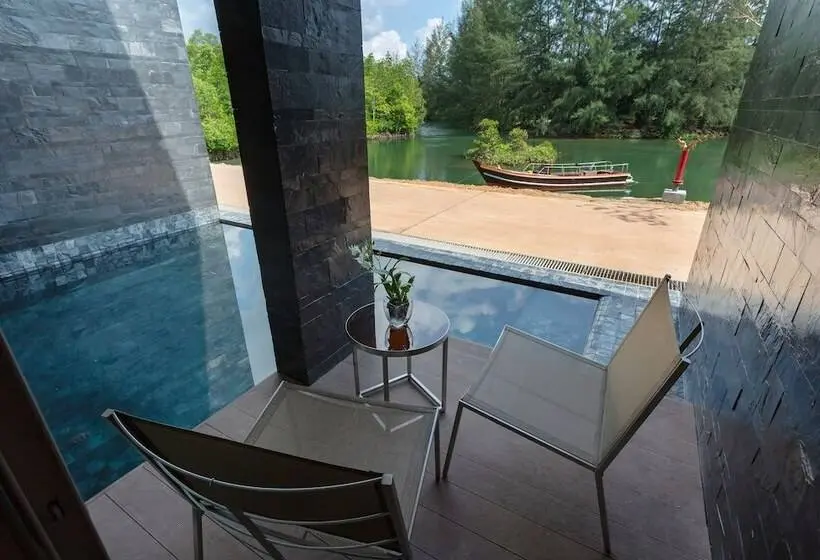 Suite with Pool