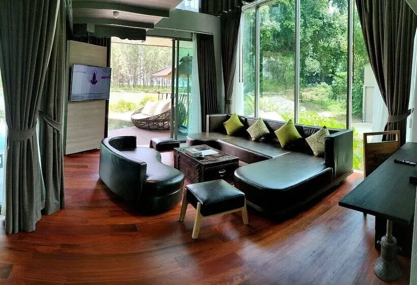 3 Bedroom Villa with Pool