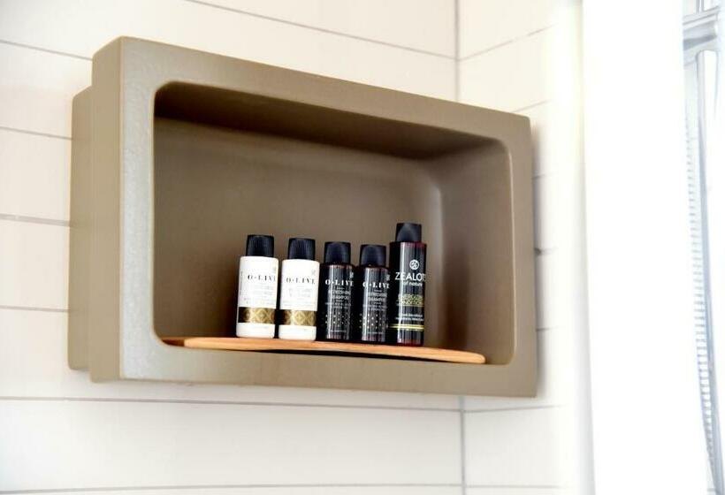 סטודיו דלוקס, Messaria