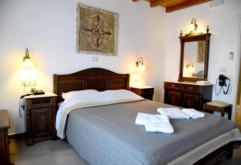 סוויטת ג'וניור, Messaria