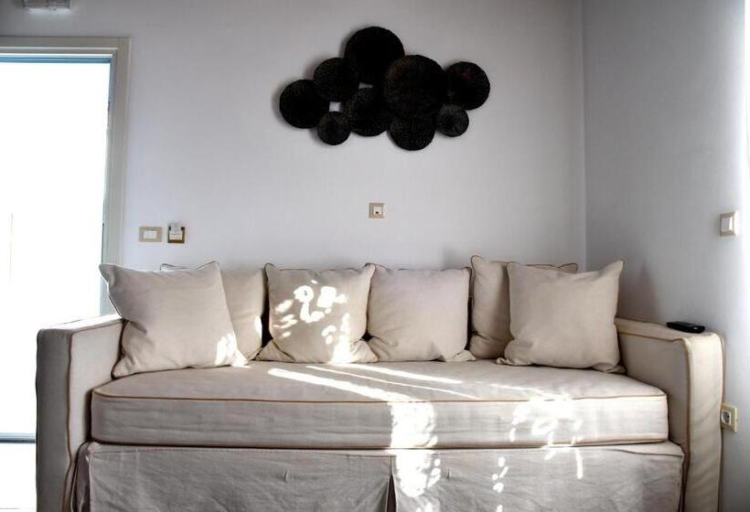 דירת חדר, Messaria