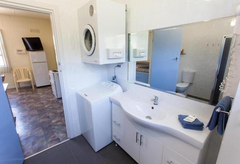 آپارتمان خانوادگی, Modra's Apartments