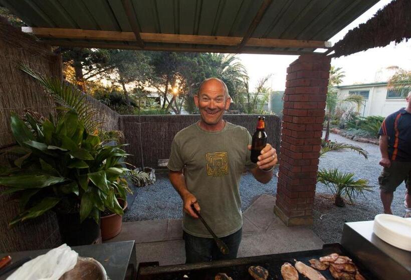 آپارتمان خانوادگی, Modra's Apartments