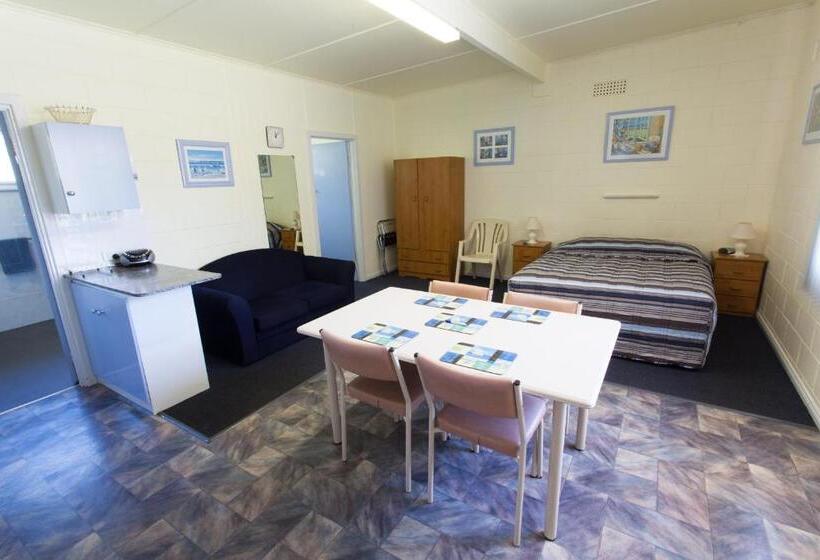 آپارتمان خانوادگی, Modra's Apartments