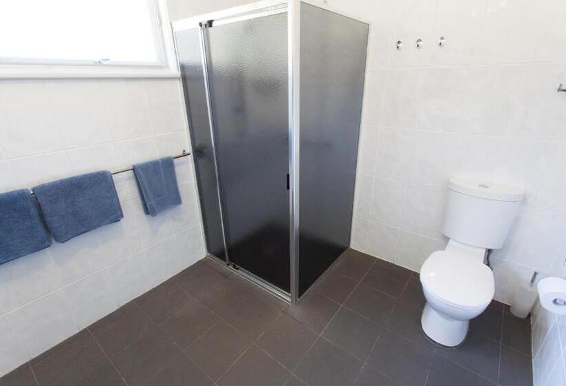 استودیوی استاندارد, Modra's Apartments