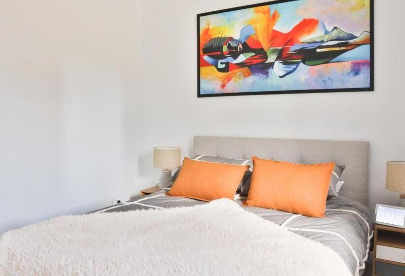 اتاق لوکس, Modra's Apartments