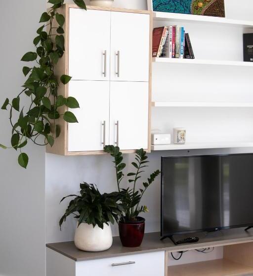 اتاق لوکس, Modra's Apartments