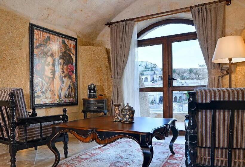 جناح, Seraphim Cave Suites & Spa