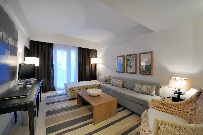 套房配有游泳池, Parc Germano Suites & Apartments