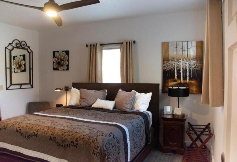 غرفة ديلوكس سرير كينج, Agustin Inn   Saint Augustine   Adults Only