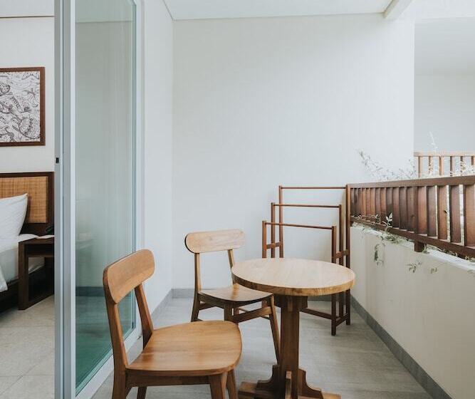 חדר משפחתי, Anja Jimbaran