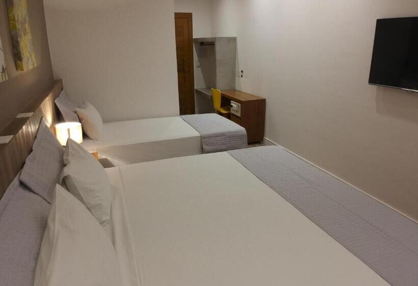 غرفة قياسية مطلّة علي البحر, Carambola