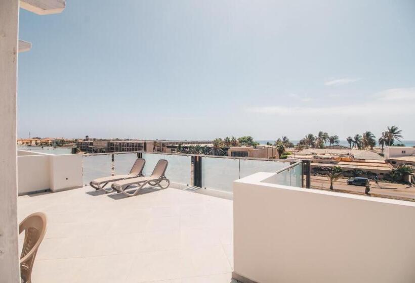 سوییت با چشم‌انداز دریا, Halos Casa Resort