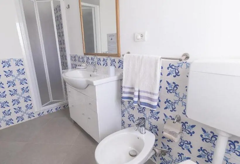 سوییت با چشمانداز دریا, Halos Casa Resort