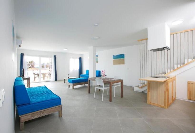 سوییت با چشم‌انداز دریا, Halos Casa Resort