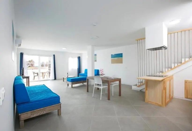 سوییت با چشمانداز دریا, Halos Casa Resort
