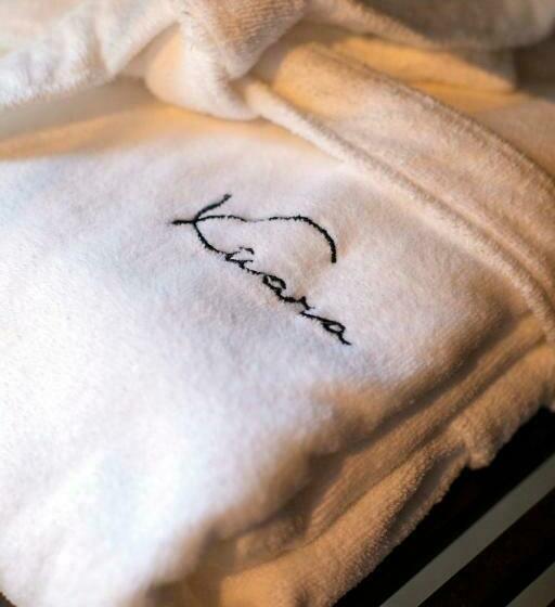 带按摩浴盆的套房, Kuara