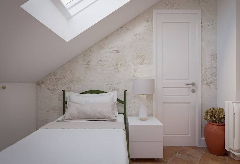 Habitaci�n Est�ndar Abuhardillada, Vila Perast Boutique