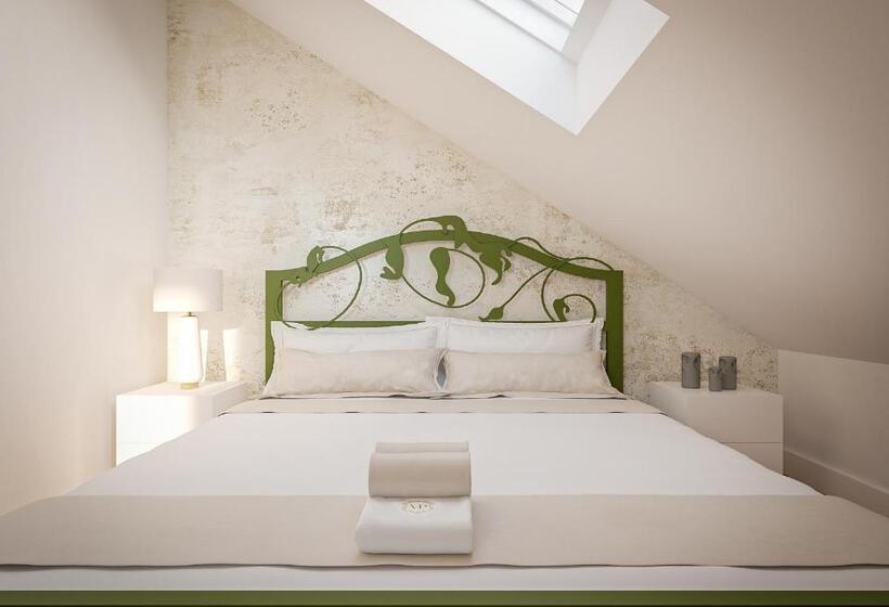 Habitaci�n Est�ndar Abuhardillada, Vila Perast Boutique