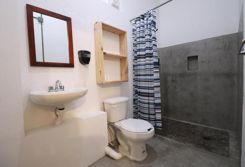 3-Bett-Standardzimmer, Wabi Hostel