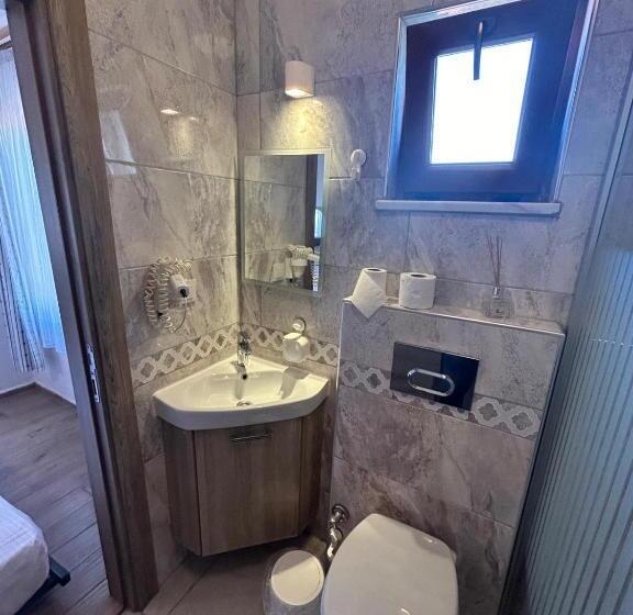 Economy Triple Room, Bozcaada Hotel Vitis