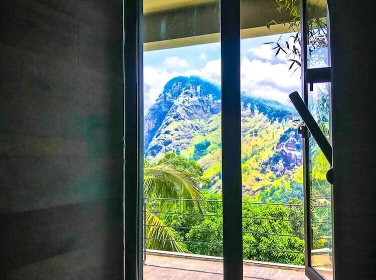 豪华三人间, Ella Flower Garden Resort