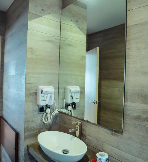 デラックストリプルルーム, Ella Flower Garden Resort