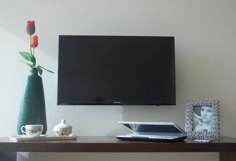 سوییت سوپریور با چشم‌انداز دریا, Byblostar