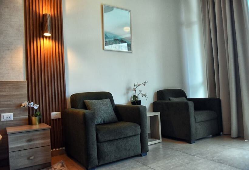 سوییت لوکس, Byblostar