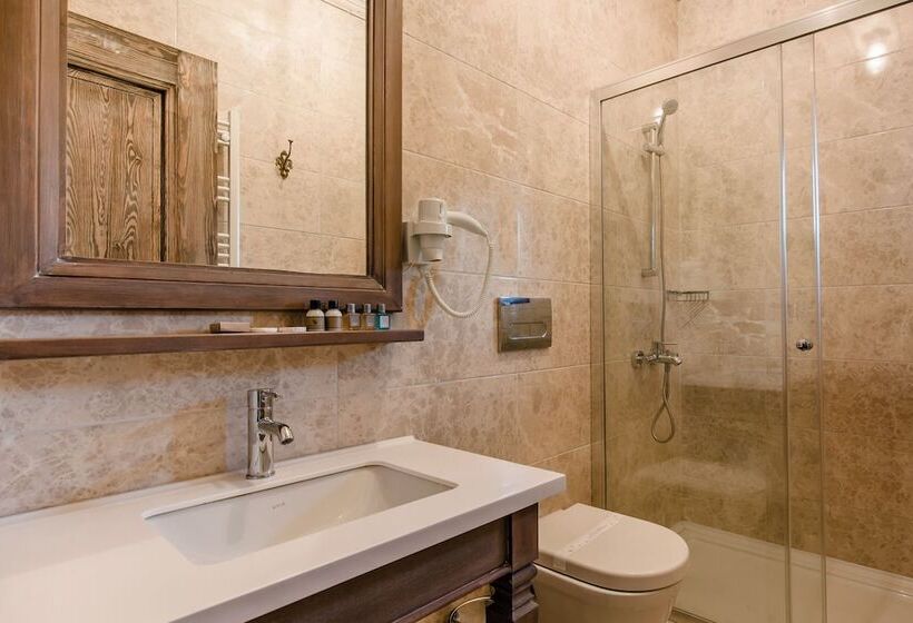 חדר סטנדרט עם מרפסת, Isparta Historical Mansion Eskiciler Konağı   Cittaslow