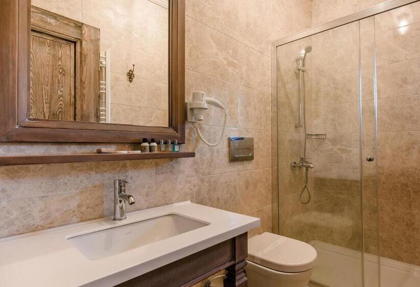 חדר סטנדרט עם מרפסת, Isparta Historical Mansion Eskiciler Konağı   Cittaslow