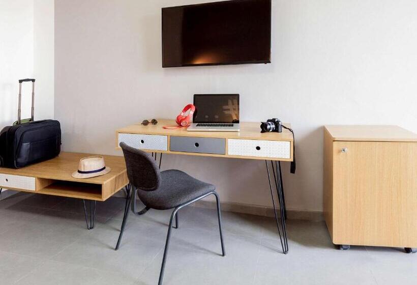 اتاق استاندارد چهار تخته, Ibis Styles Brindisi